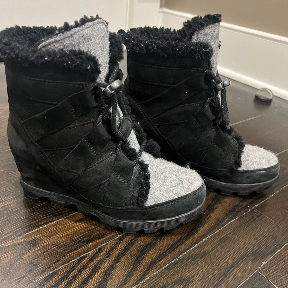 Sorel Wedge Boots 6